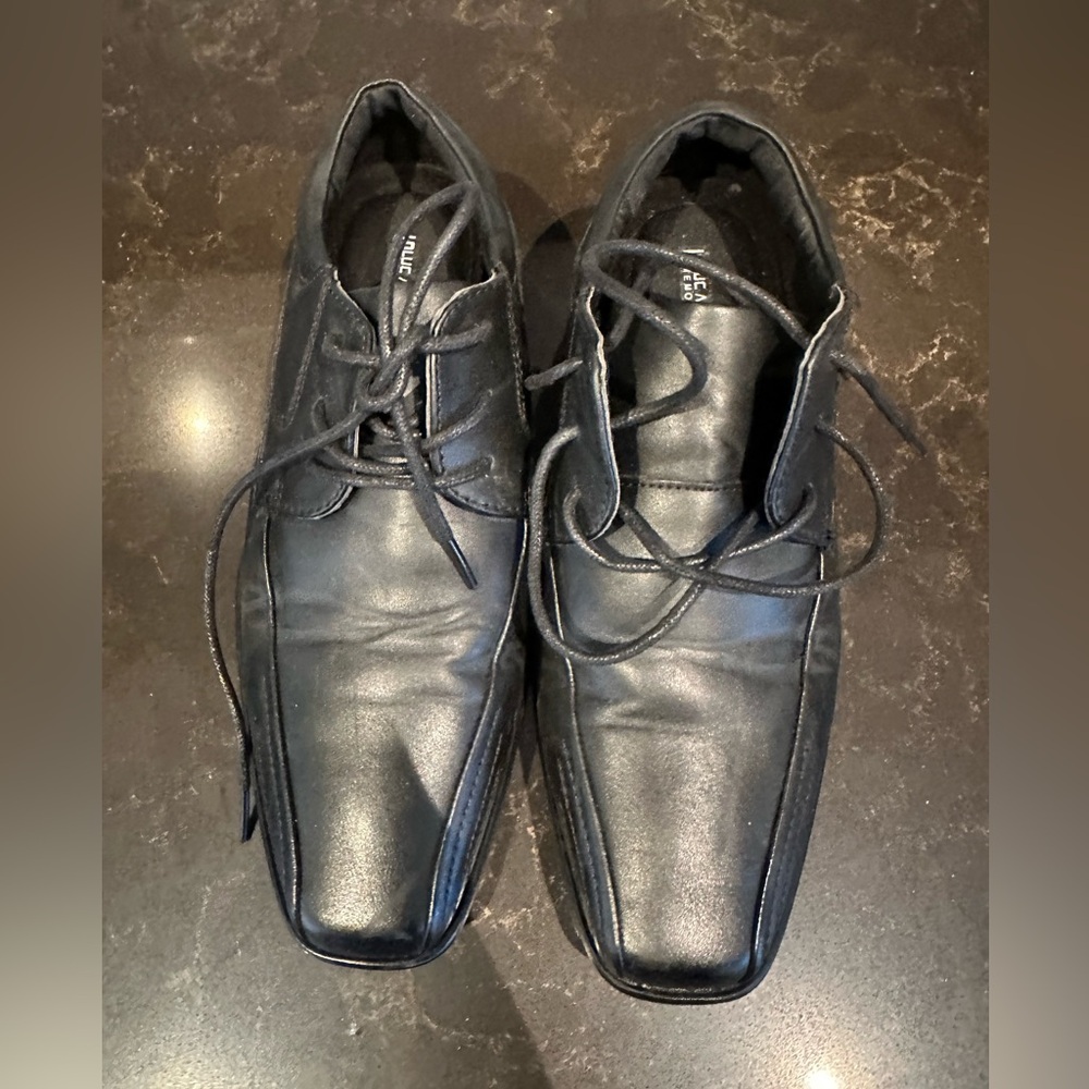 LUC ANTHONY Boys Size 4 Black Leather Dress Shoes